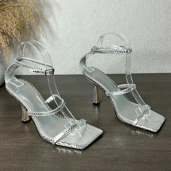 Marc Fisher Women's Dalida Embossed Strappy Sandals Size 7M - Picture 3 of 12